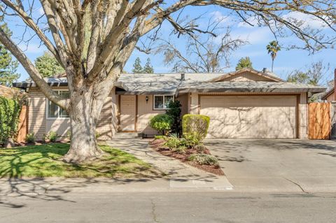 42 Mossglen Circle, Sacramento, CA 95826 - MLS#: 225029441