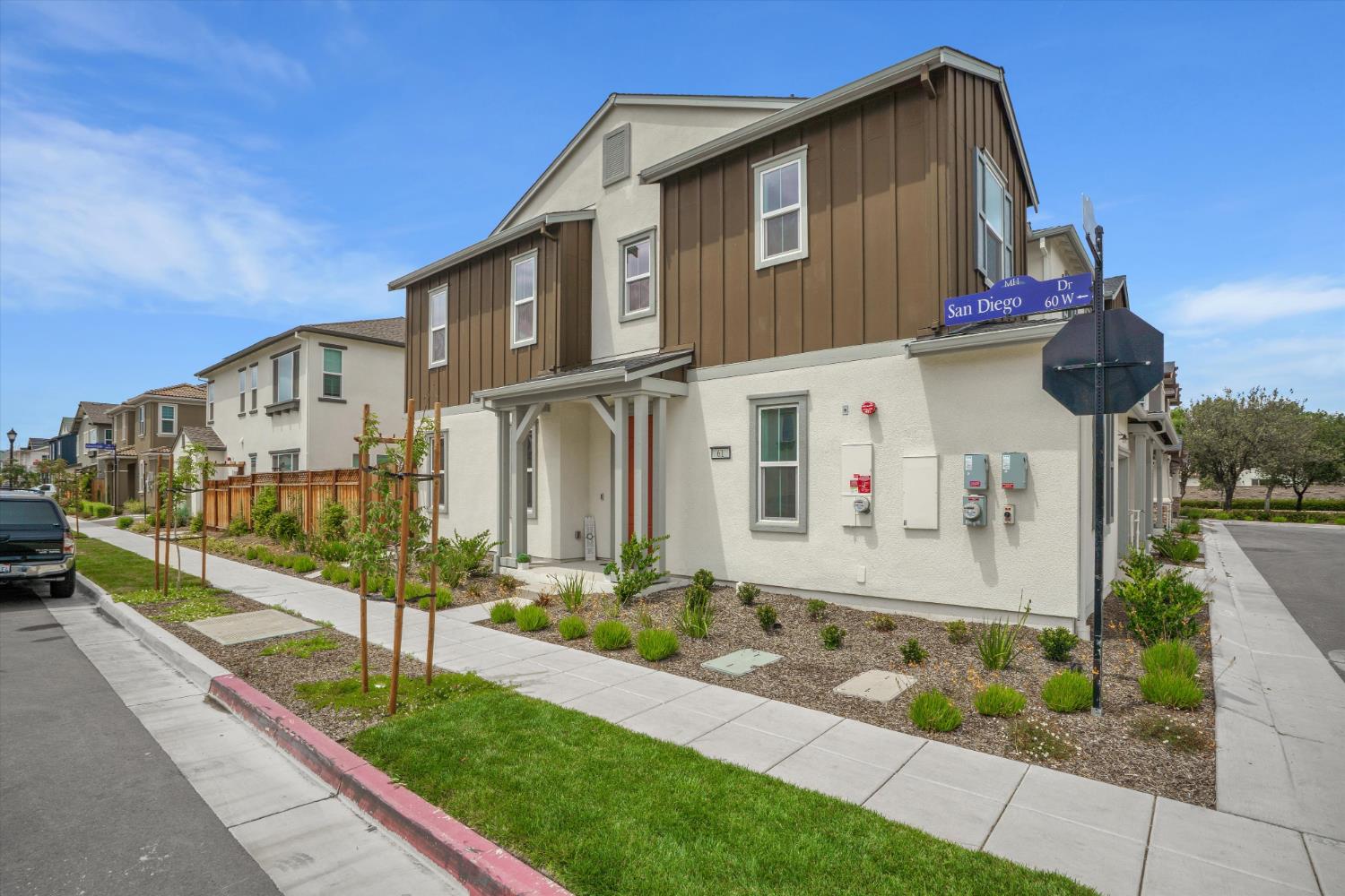 61 W San Diego Drive