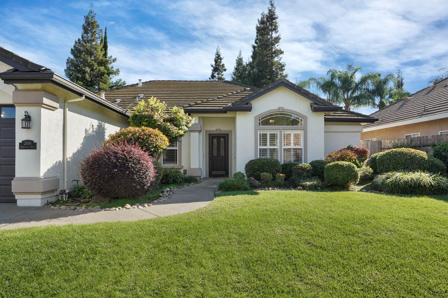 2816 Applewood Drive
