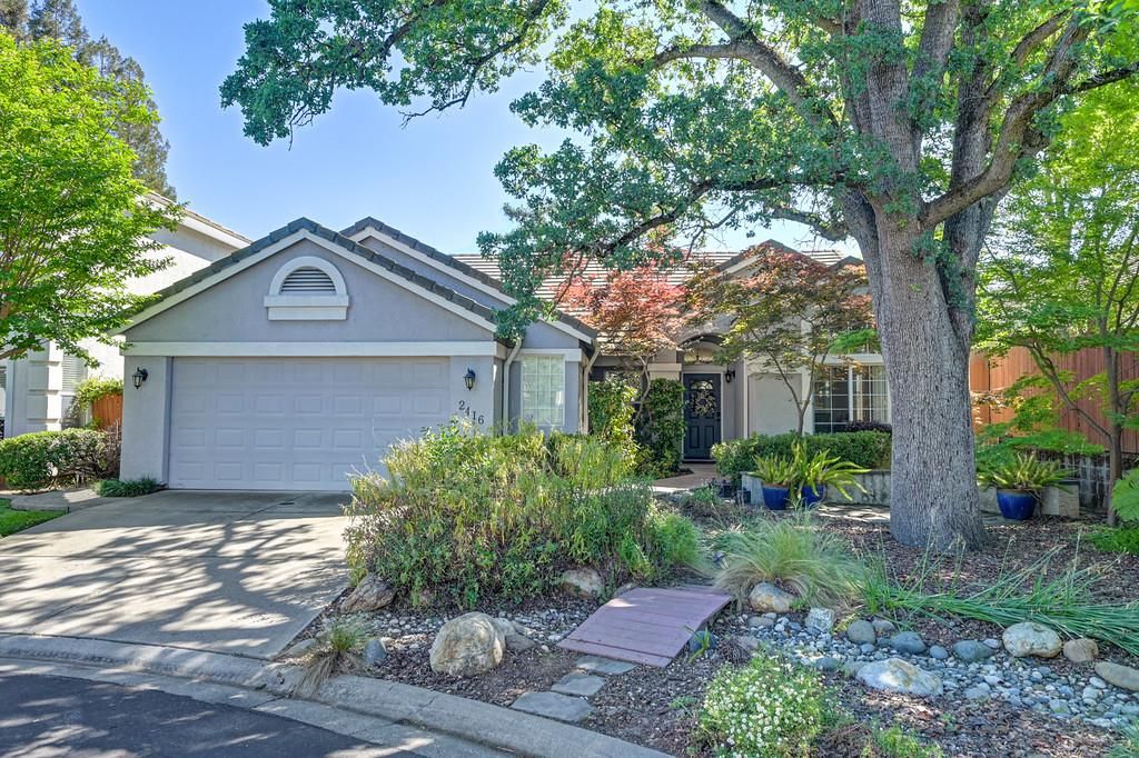 Photo of 2416 Konvalin Oaks Lane, Carmichael, CA 95608 (MLS # 226039817)