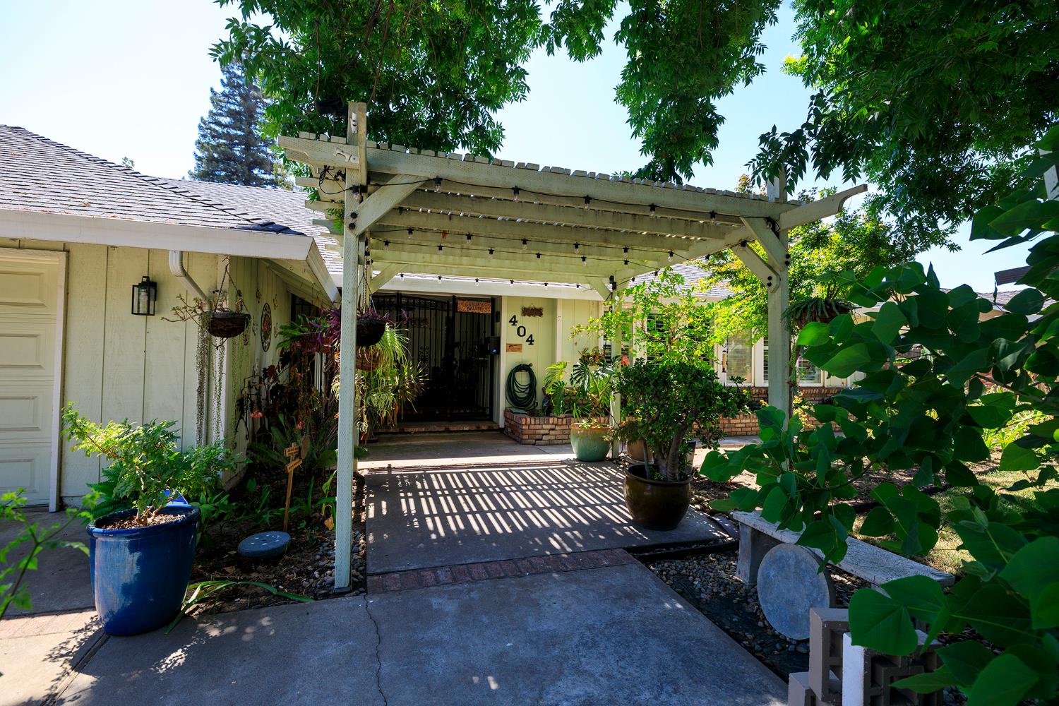 404 W Rumble Road