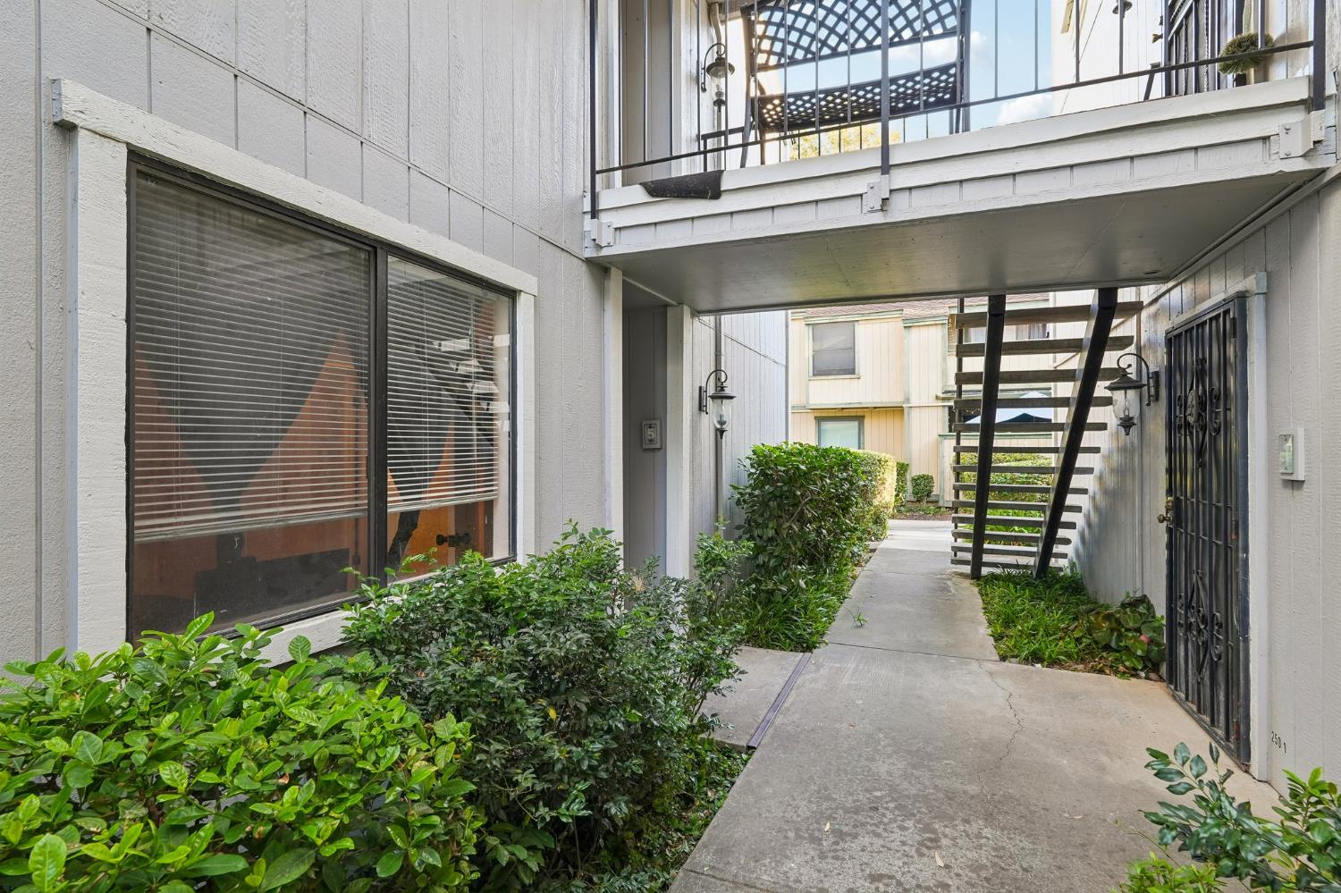 250 Del Verde Circle 5