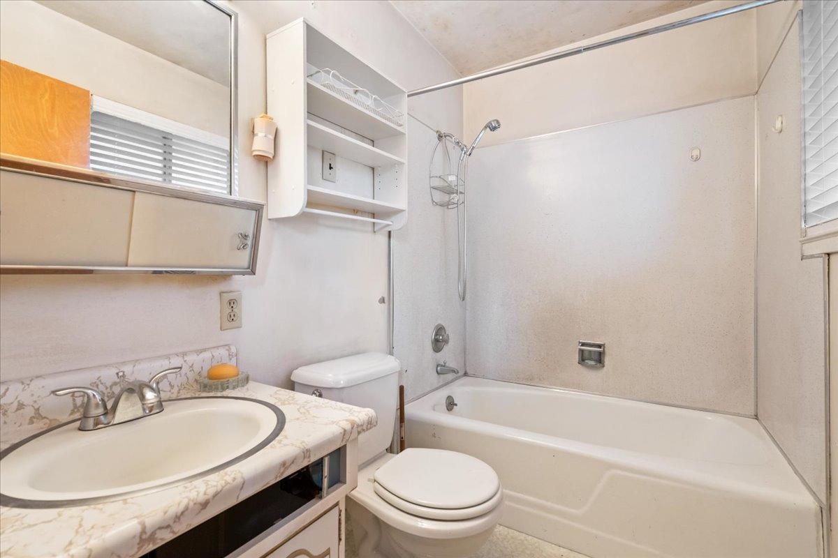 Nevada City, California 95959, United States, 2 Bedrooms Bedrooms, ,2 BathroomsBathrooms,Residential,Pending,107022