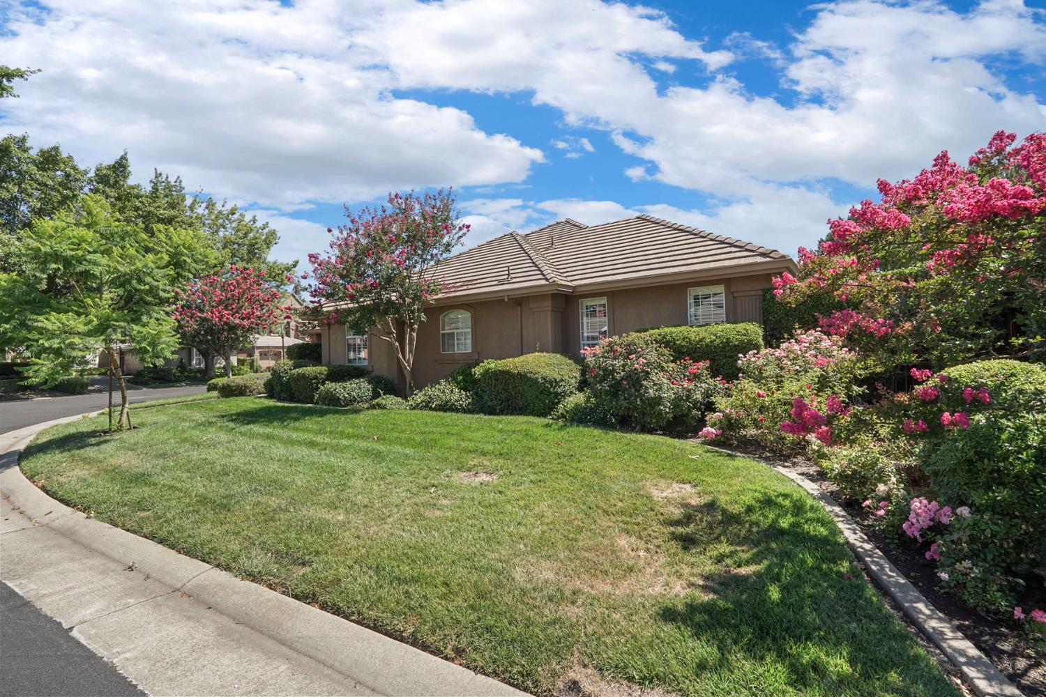 3865 Gleneagles Drive