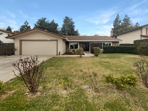 22 Mad River Court, Sacramento, CA 95831 - #: 225019174