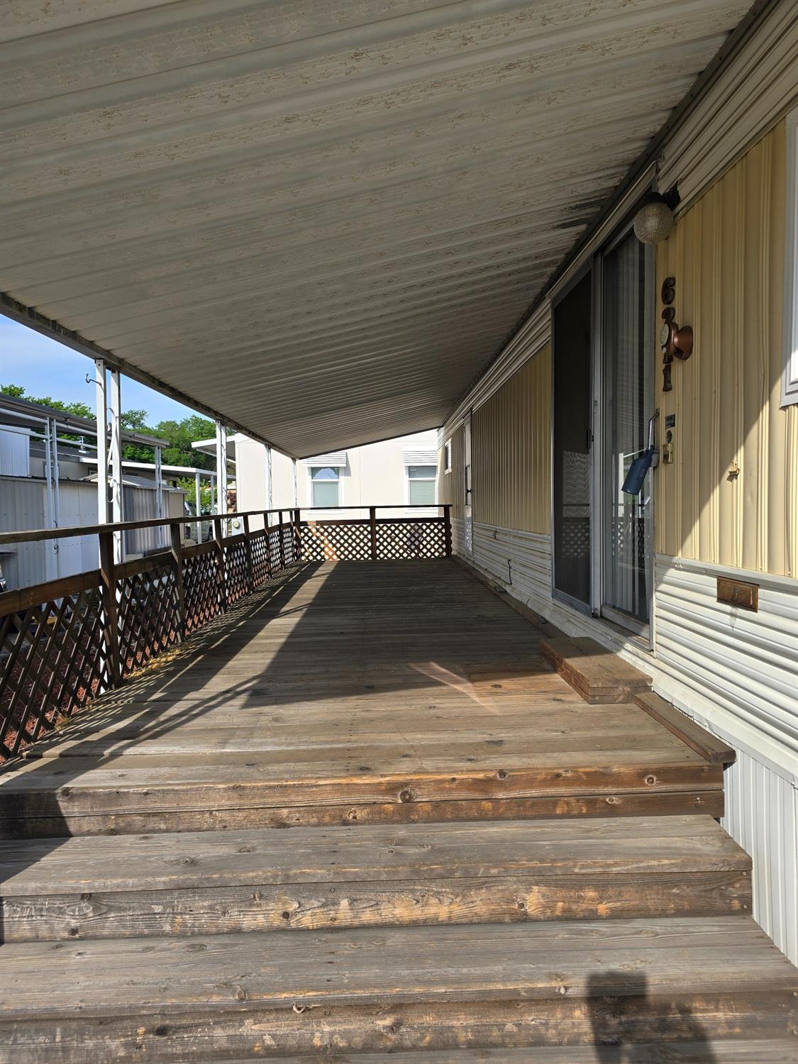 6211 Calgary Avenue 82