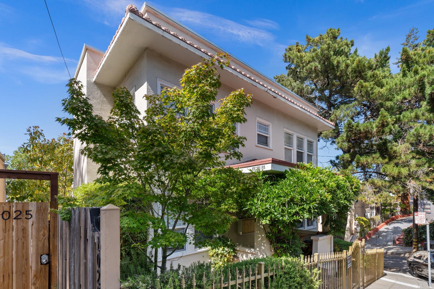1019 E 33rd