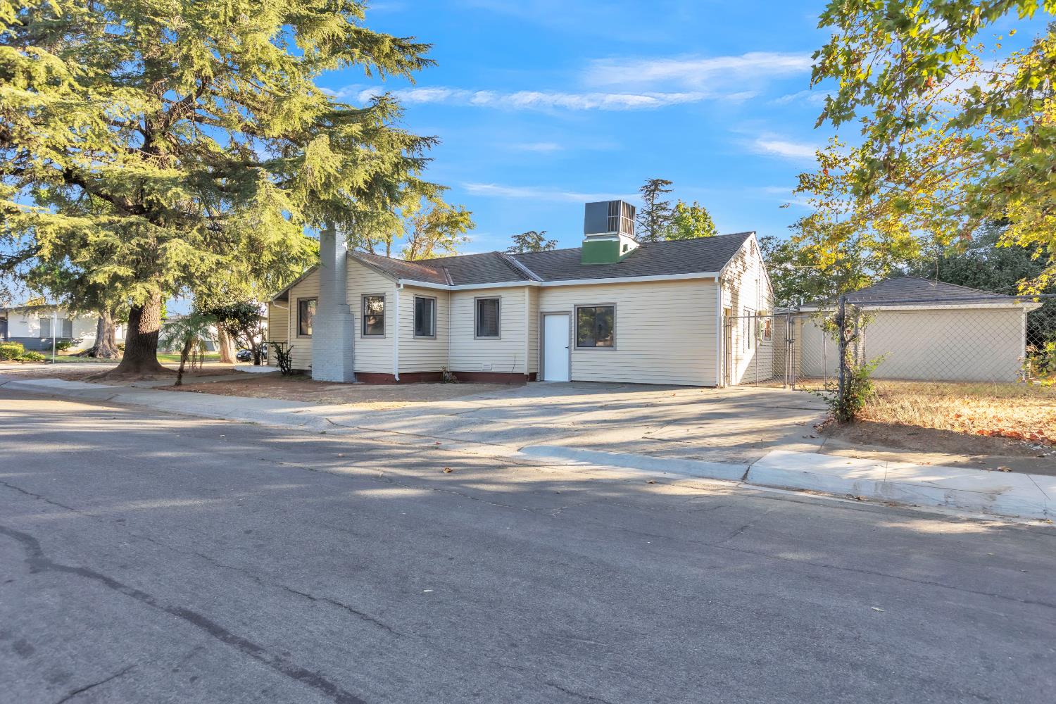 1002 Lochbrae Road