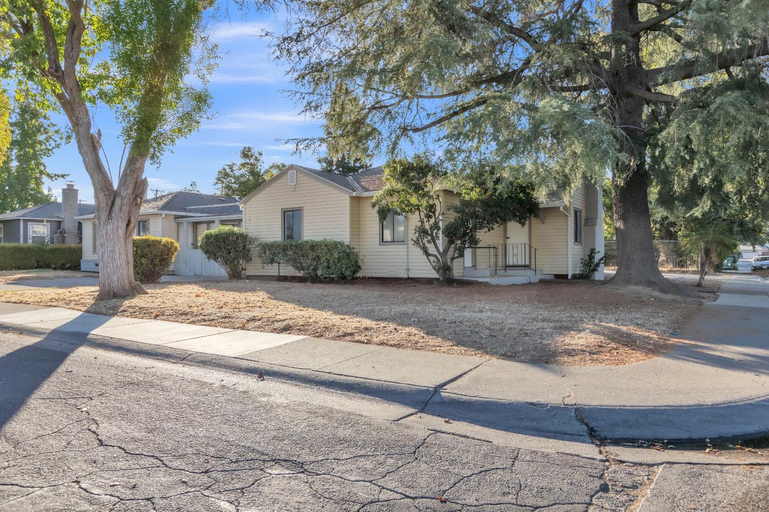 1002 Lochbrae Road