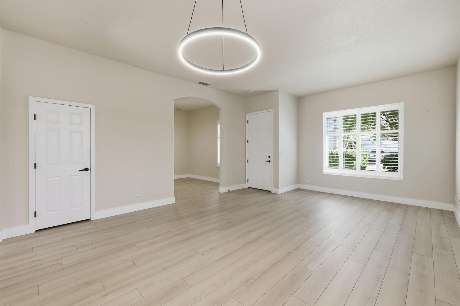 830 DUNBAR Court