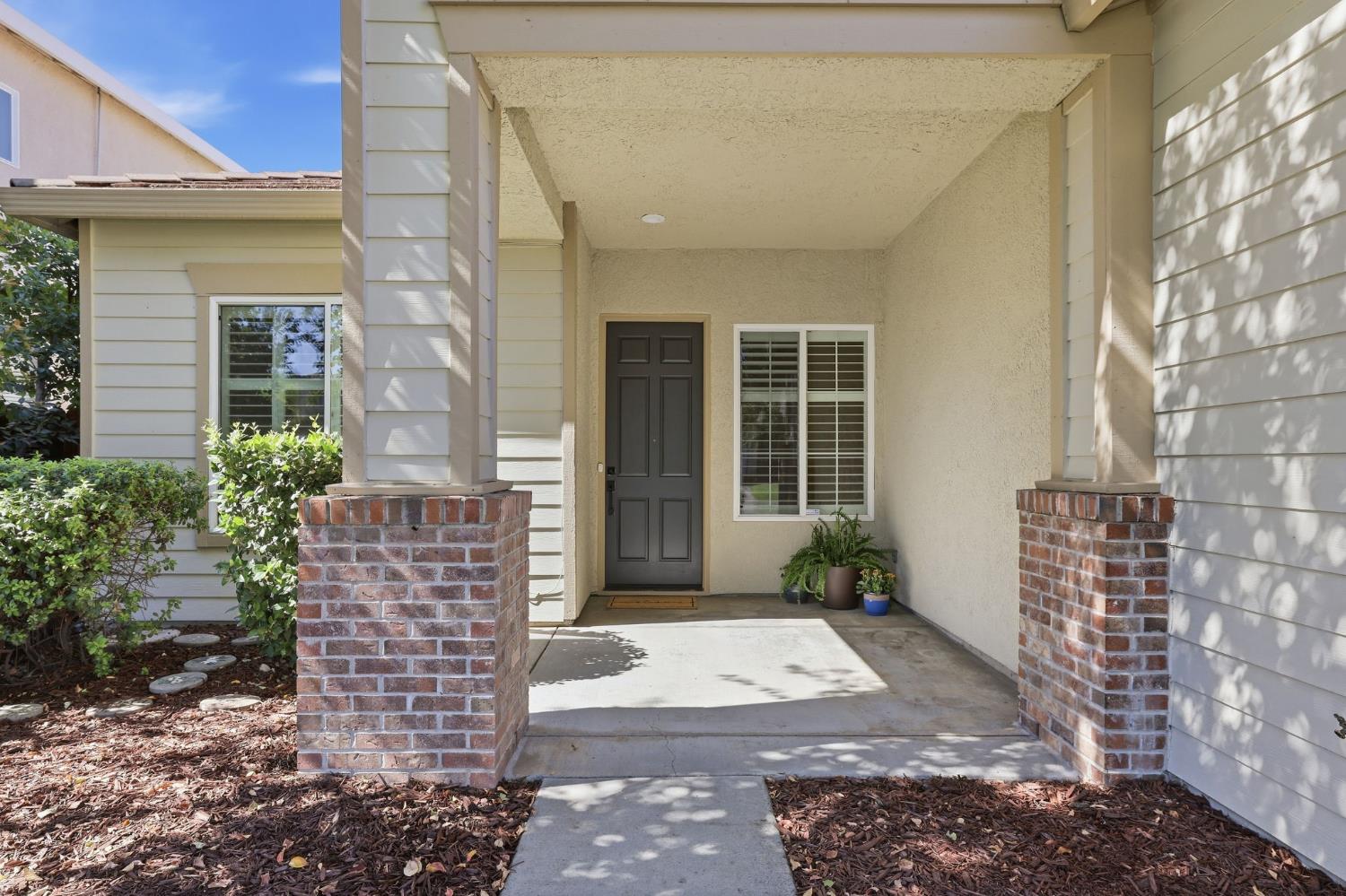 830 DUNBAR Court