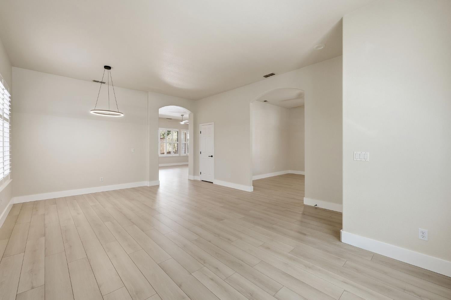 830 DUNBAR Court