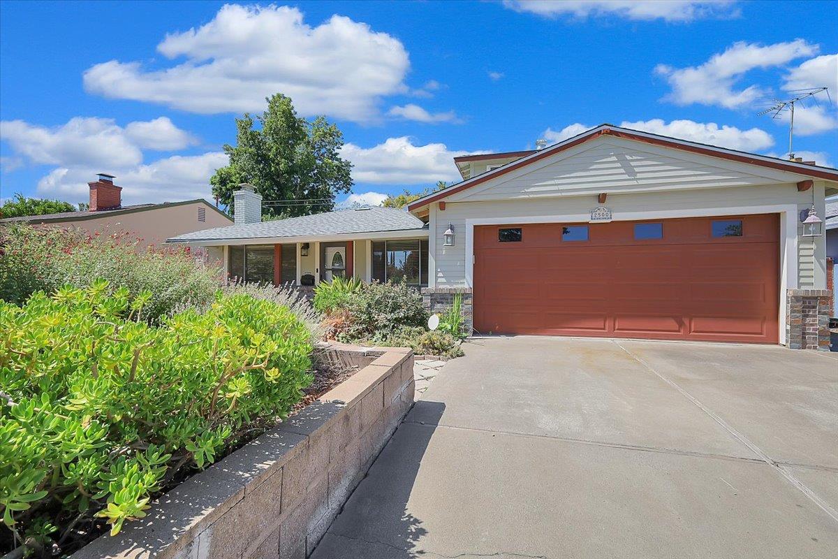 2500 Fernandez Drive