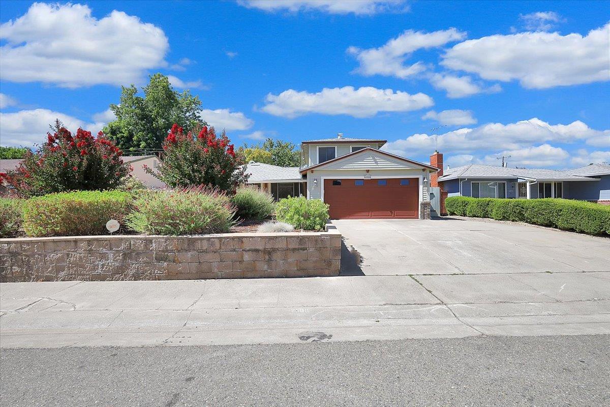 2500 Fernandez Drive