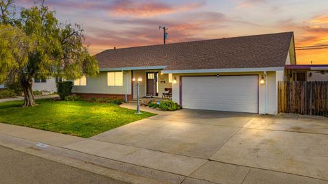 9521 Sara Street, Elk Grove, CA 95624 - MLS#: 225017546