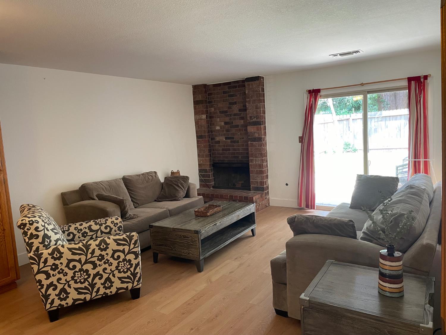 613 Hermosa Pl