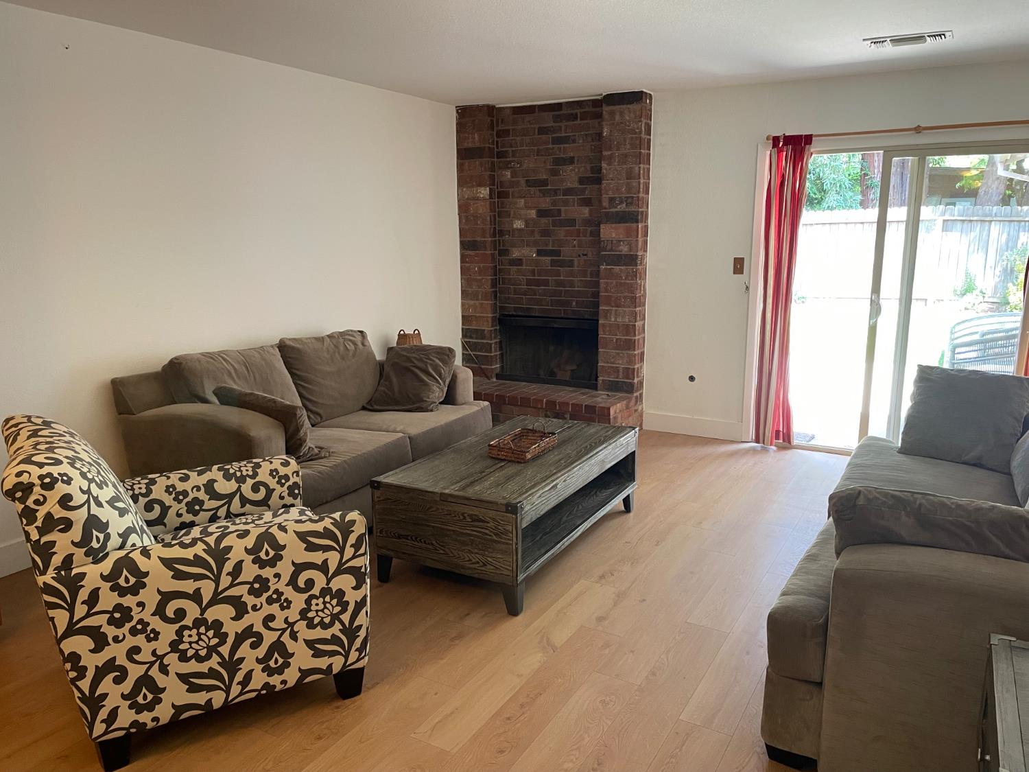 613 Hermosa Pl