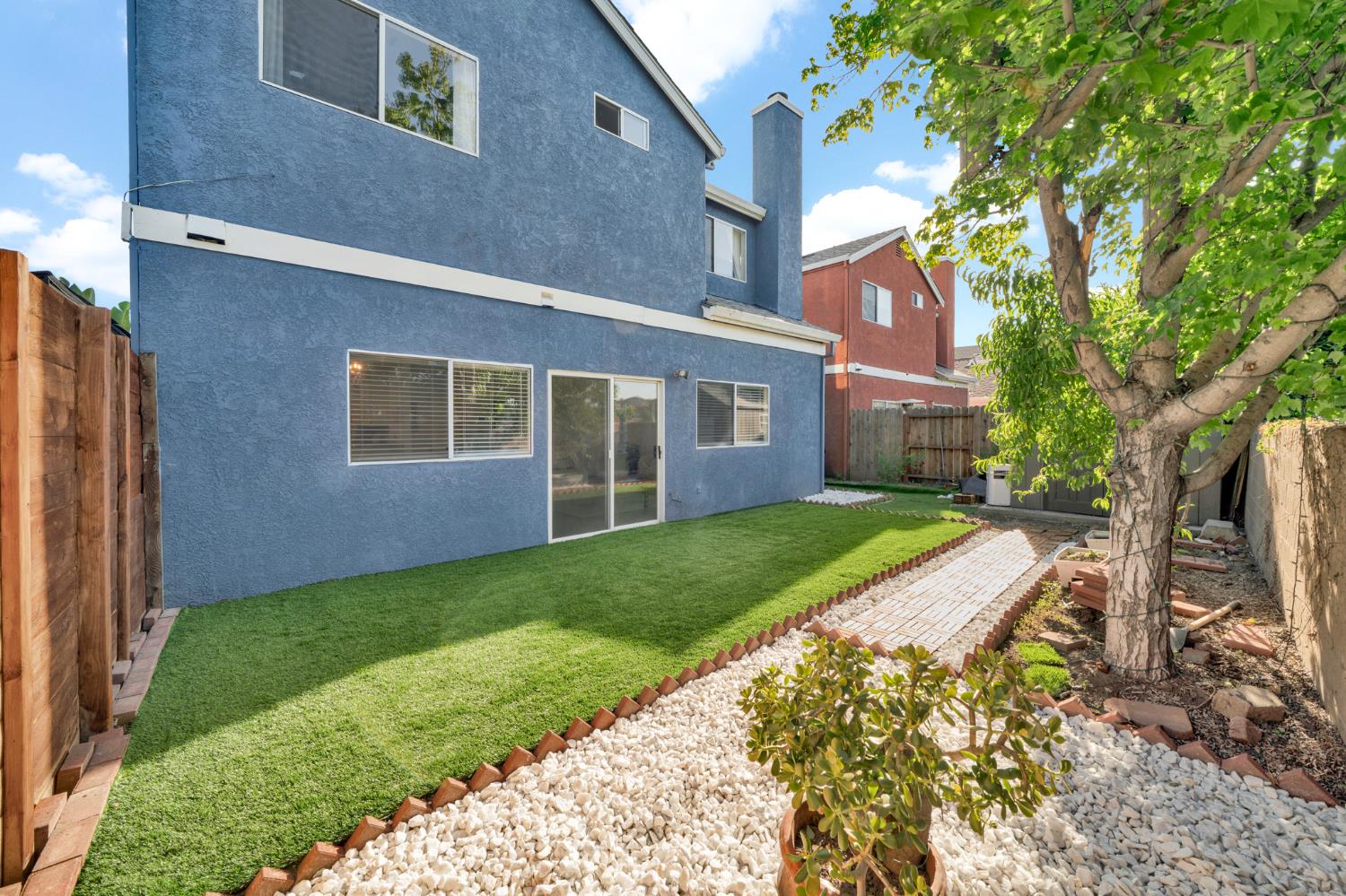 5045 N Laguna Drive