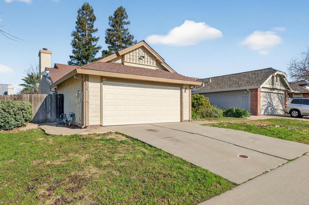 Photo of 9131 Colonsay Way, Sacramento, CA 95829 (MLS # 226004513)