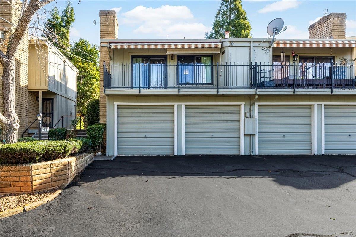 228 Foresthill Ave B