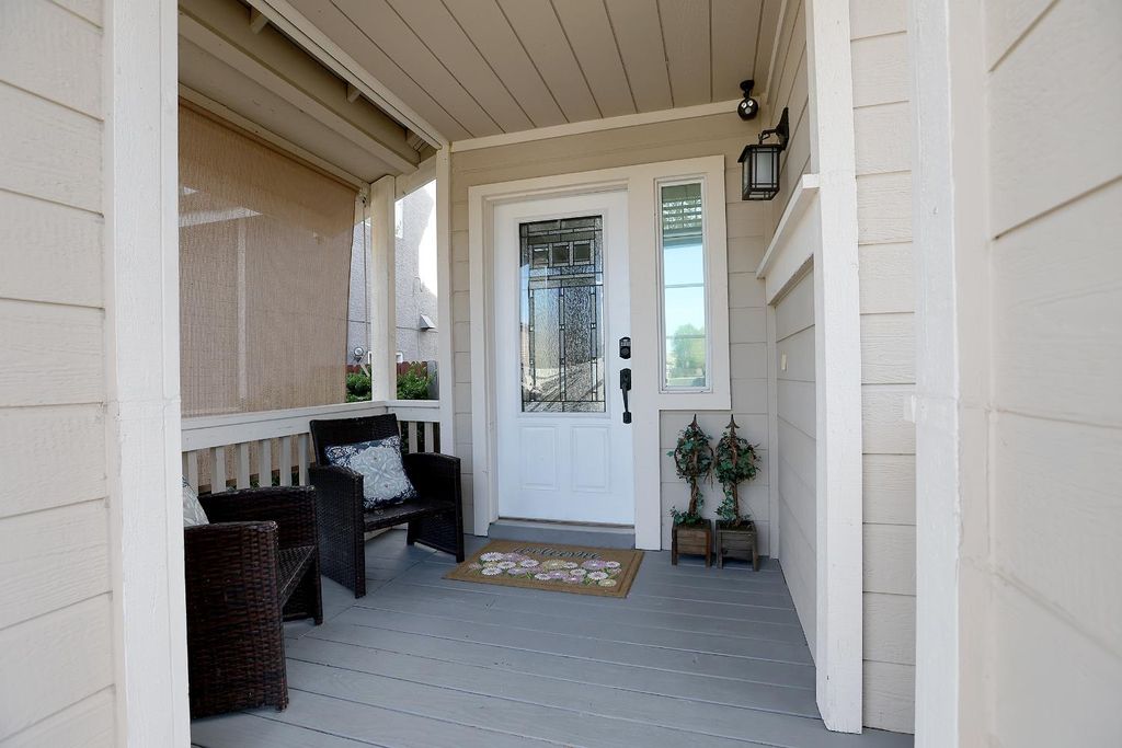 Photo of 5710 Harborside Way, Elk Grove, CA 95758 (MLS # 226035445)