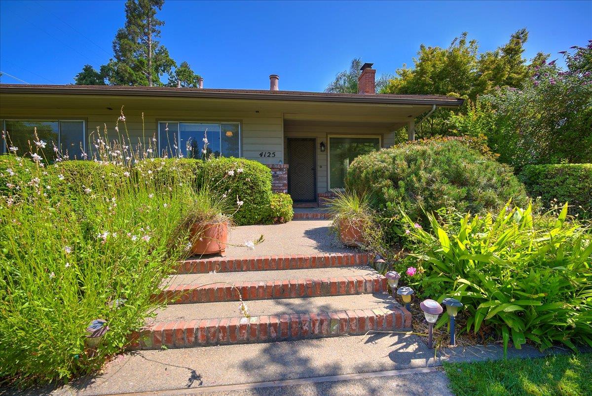 4125 Lusk Drive