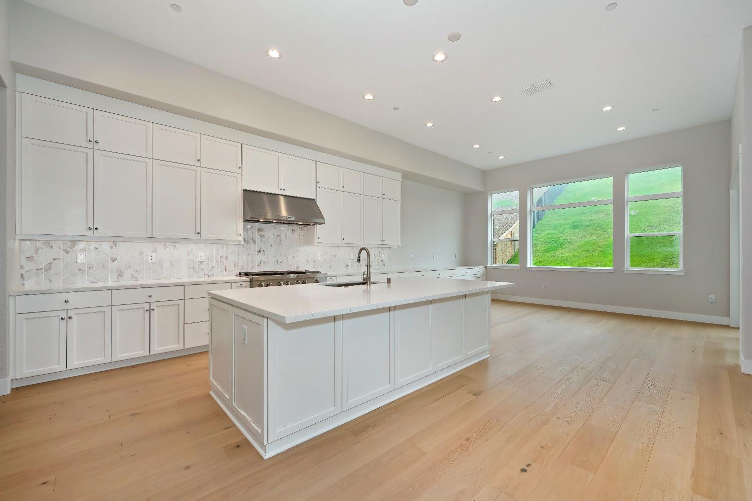 1047 Lassen Peak Drive