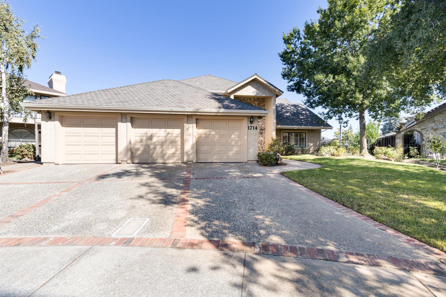 1714 Willow Point Court