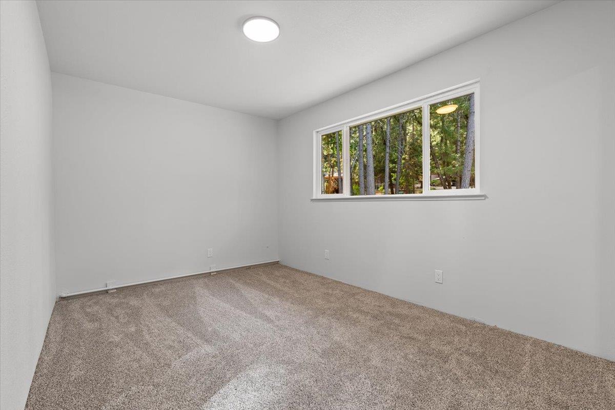 Grass Valley, California 95945, United States, 4 Bedrooms Bedrooms, ,3 BathroomsBathrooms,Residential,Active,196658