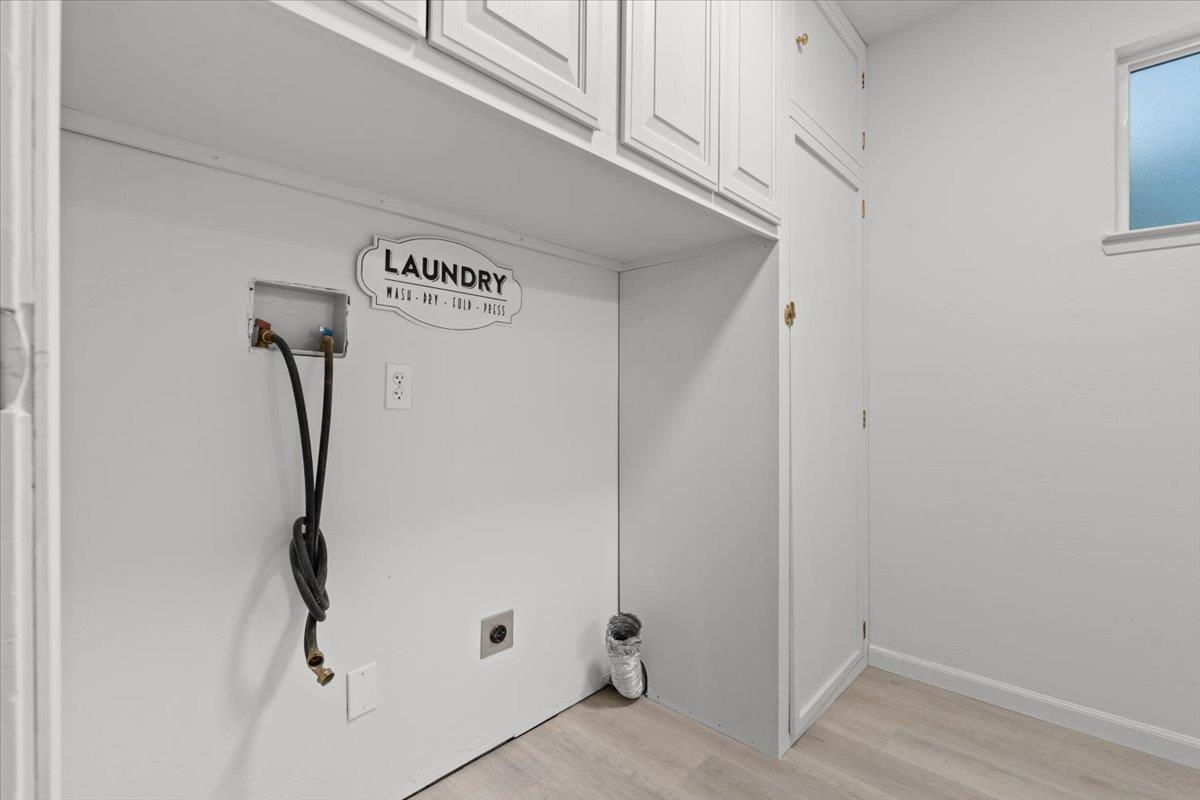 Grass Valley, California 95945, United States, 4 Bedrooms Bedrooms, ,3 BathroomsBathrooms,Residential,Active,196658