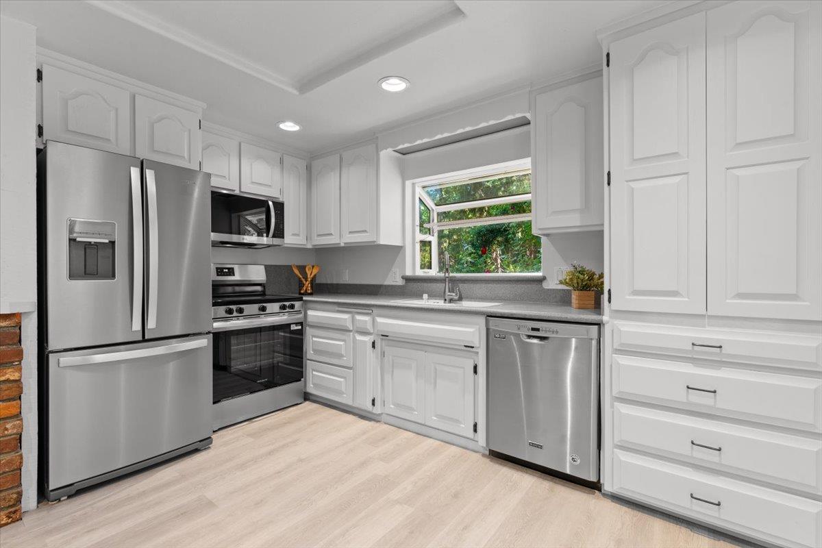 Grass Valley, California 95945, United States, 4 Bedrooms Bedrooms, ,3 BathroomsBathrooms,Residential,Active,196658