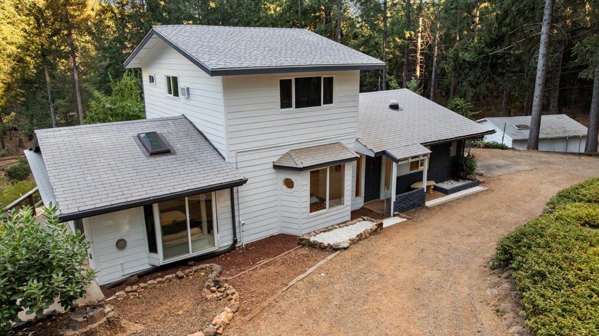 Grass Valley, California 95945, United States, 4 Bedrooms Bedrooms, ,3 BathroomsBathrooms,Residential,Active,196658