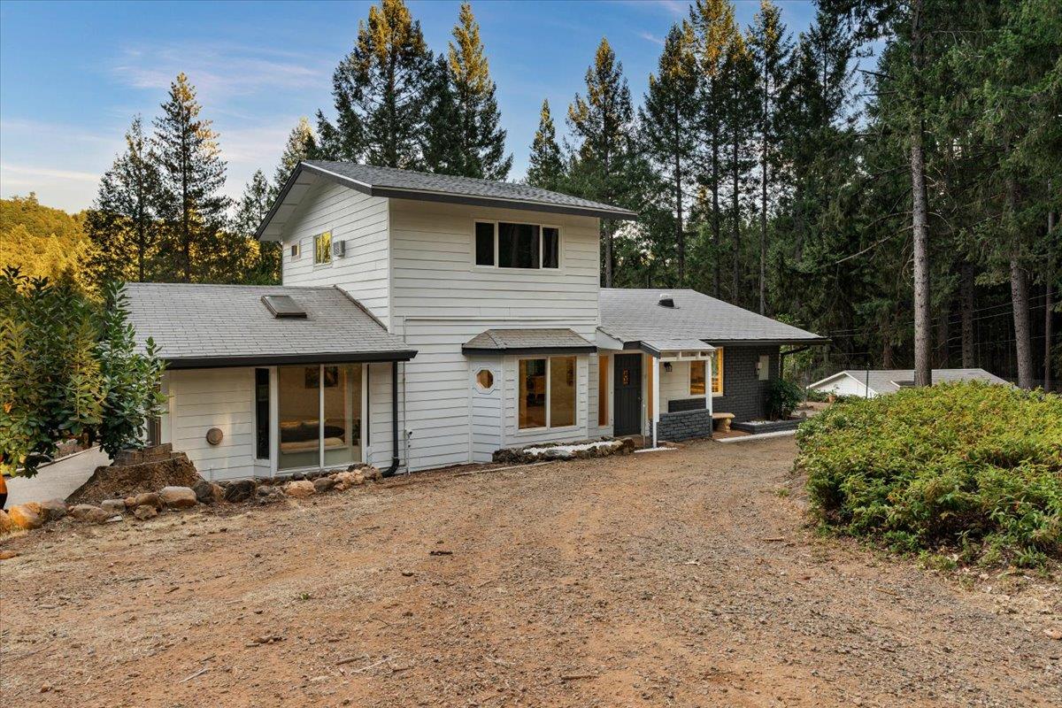 Grass Valley, California 95945, United States, 4 Bedrooms Bedrooms, ,3 BathroomsBathrooms,Residential,Active,196658