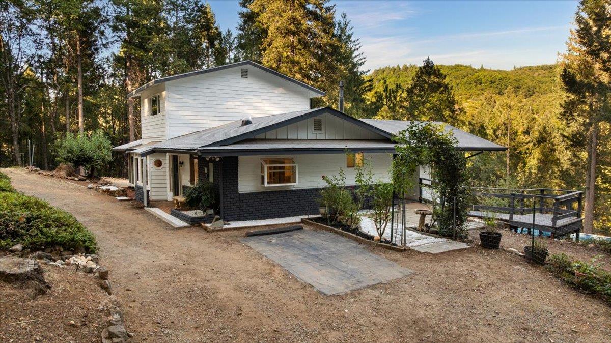 Grass Valley, California 95945, United States, 4 Bedrooms Bedrooms, ,3 BathroomsBathrooms,Residential,Active,196658