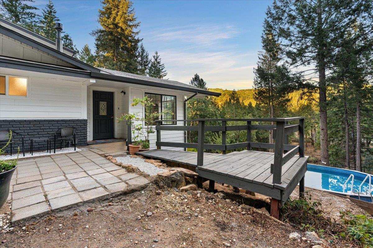 Grass Valley, California 95945, United States, 4 Bedrooms Bedrooms, ,3 BathroomsBathrooms,Residential,Active,196658