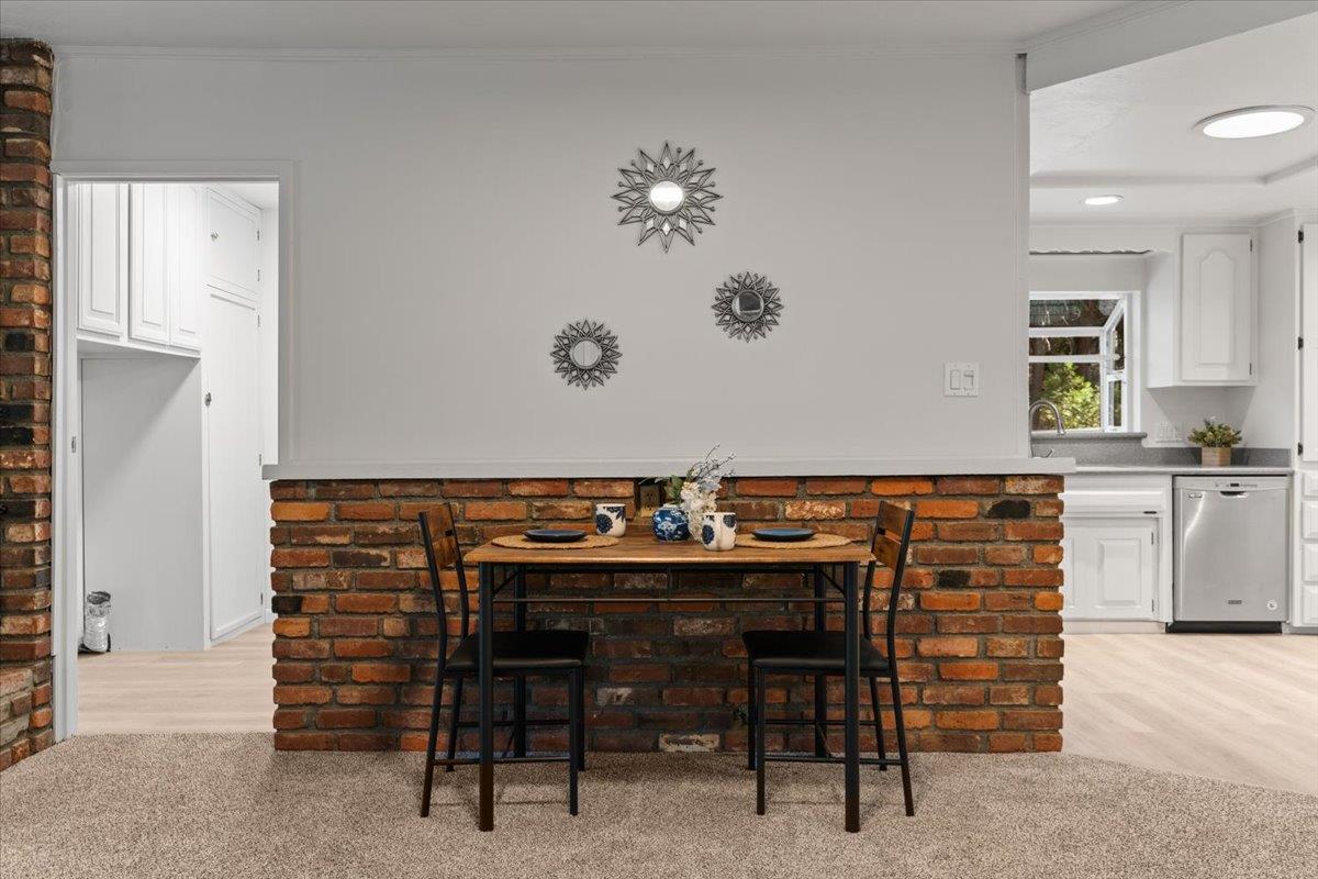 Grass Valley, California 95945, United States, 4 Bedrooms Bedrooms, ,3 BathroomsBathrooms,Residential,Active,196658