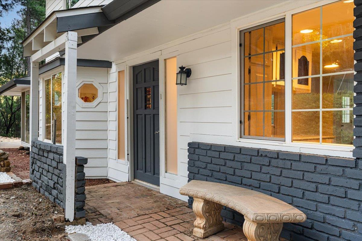 Grass Valley, California 95945, United States, 4 Bedrooms Bedrooms, ,3 BathroomsBathrooms,Residential,Active,196658