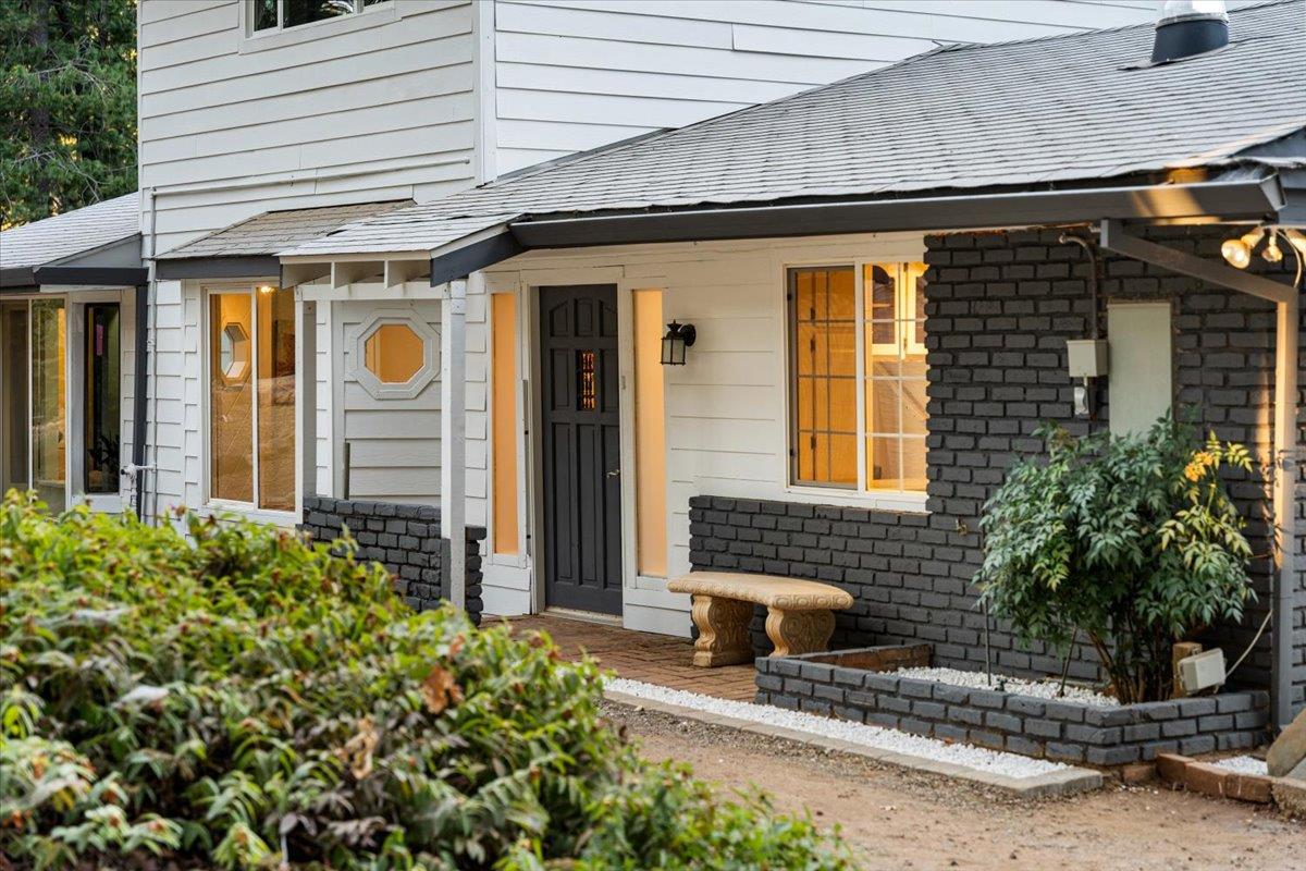 Grass Valley, California 95945, United States, 4 Bedrooms Bedrooms, ,3 BathroomsBathrooms,Residential,Active,196658