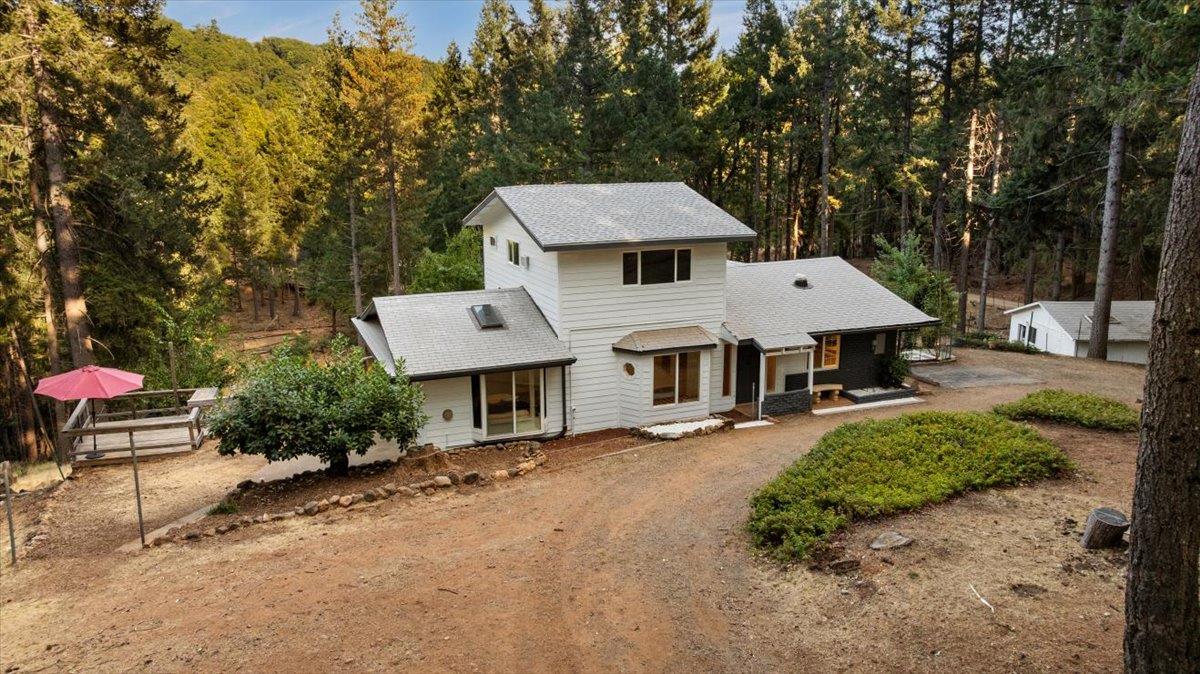 Grass Valley, California 95945, United States, 4 Bedrooms Bedrooms, ,3 BathroomsBathrooms,Residential,Active,196658