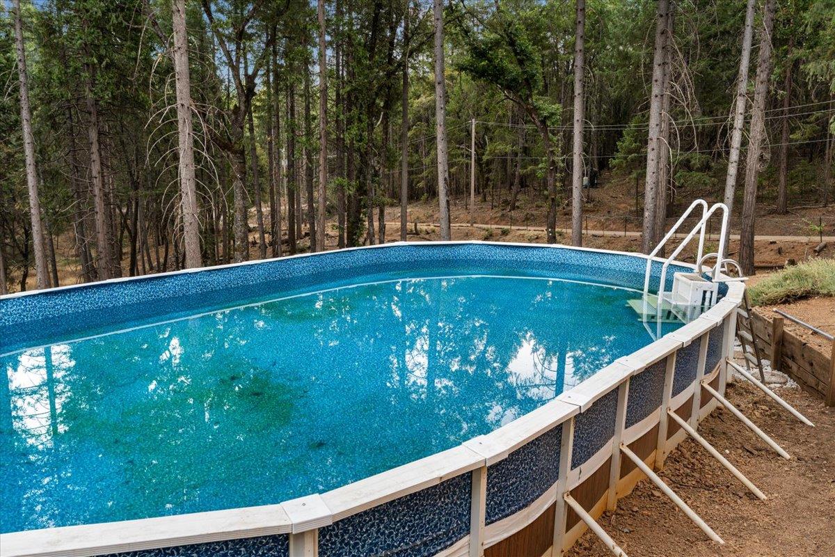 Grass Valley, California 95945, United States, 4 Bedrooms Bedrooms, ,3 BathroomsBathrooms,Residential,Active,196658