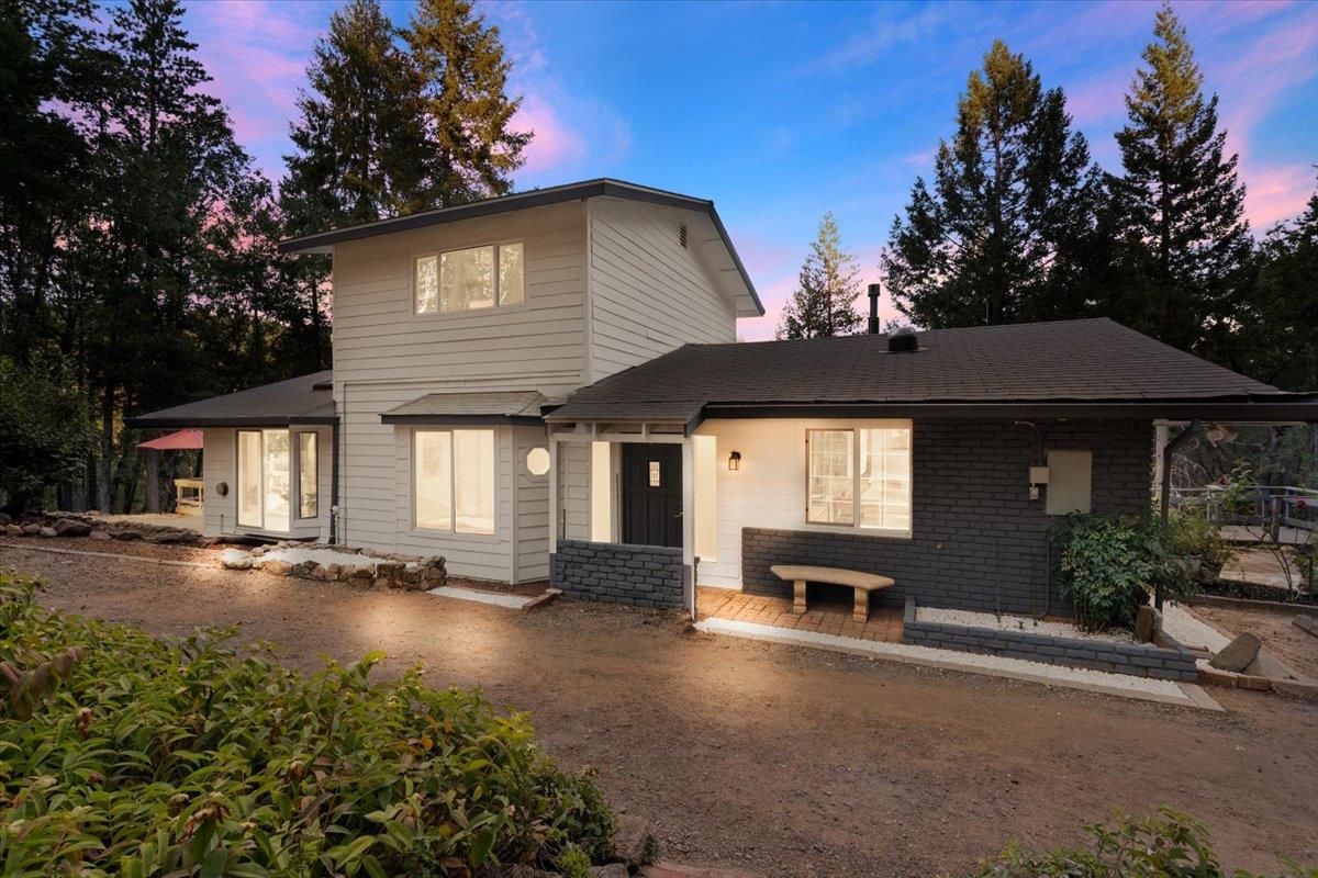 Grass Valley, California 95945, United States, 4 Bedrooms Bedrooms, ,3 BathroomsBathrooms,Residential,Active,196658