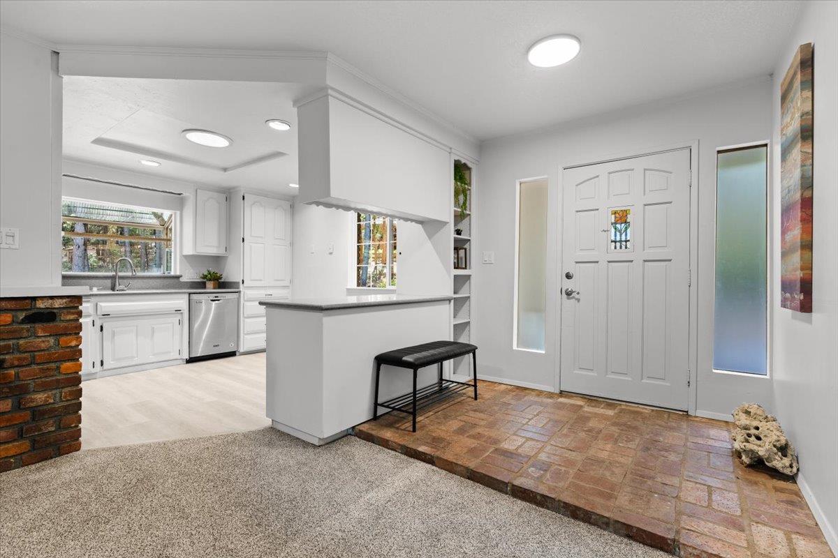 Grass Valley, California 95945, United States, 4 Bedrooms Bedrooms, ,3 BathroomsBathrooms,Residential,Active,196658