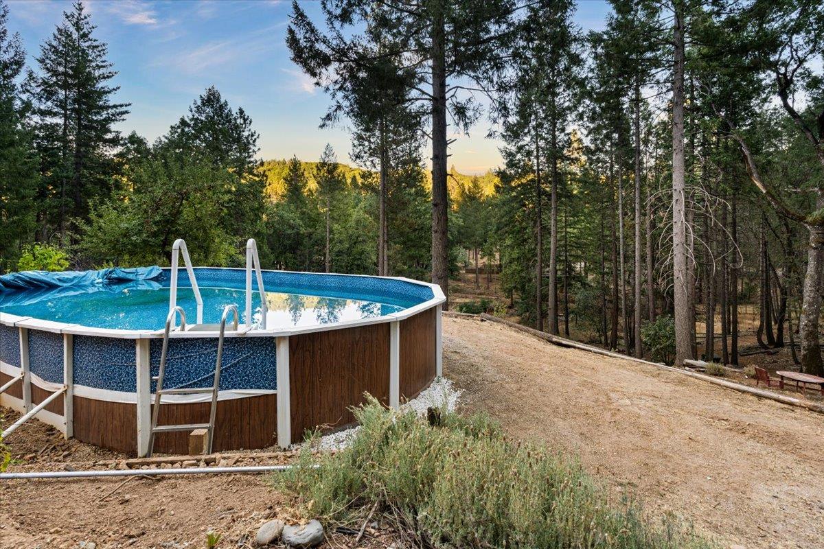 Grass Valley, California 95945, United States, 4 Bedrooms Bedrooms, ,3 BathroomsBathrooms,Residential,Active,196658