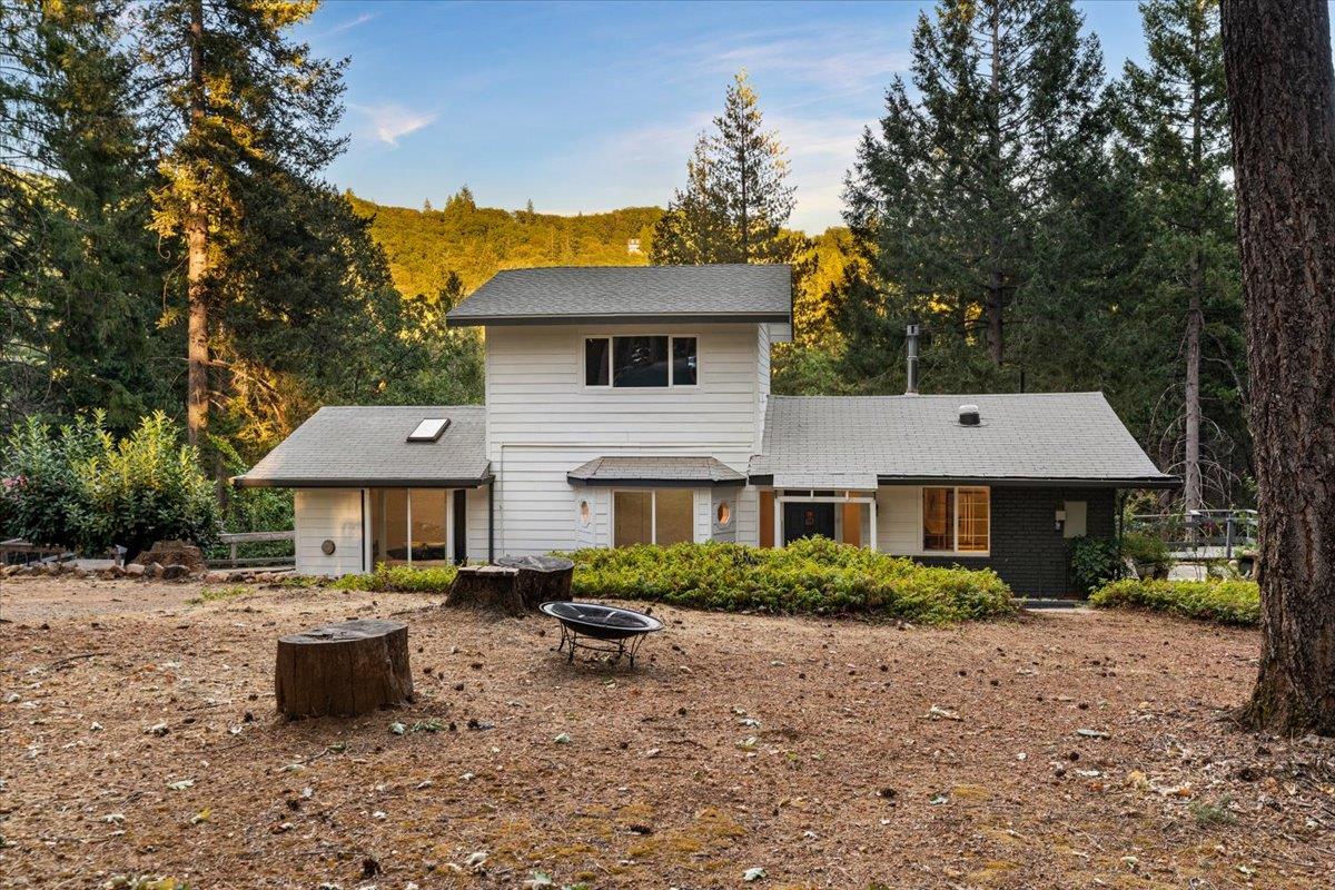Grass Valley, California 95945, United States, 4 Bedrooms Bedrooms, ,3 BathroomsBathrooms,Residential,Active,196658