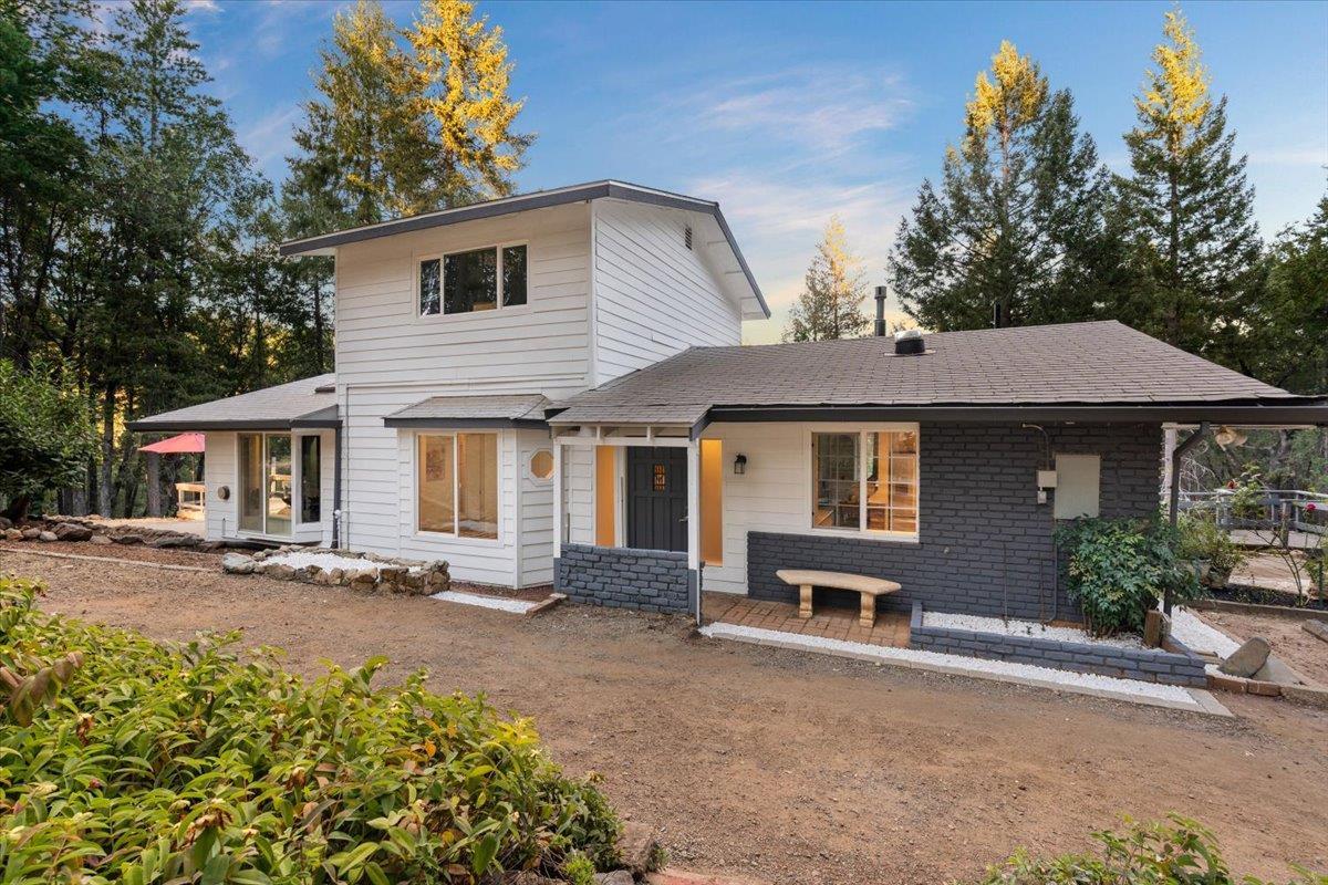 Grass Valley, California 95945, United States, 4 Bedrooms Bedrooms, ,3 BathroomsBathrooms,Residential,Active,196658