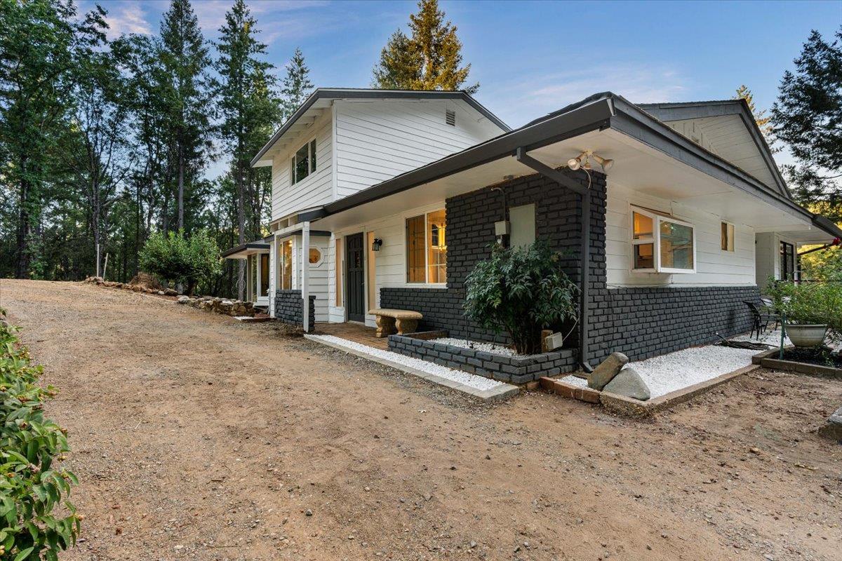 Grass Valley, California 95945, United States, 4 Bedrooms Bedrooms, ,3 BathroomsBathrooms,Residential,Active,196658