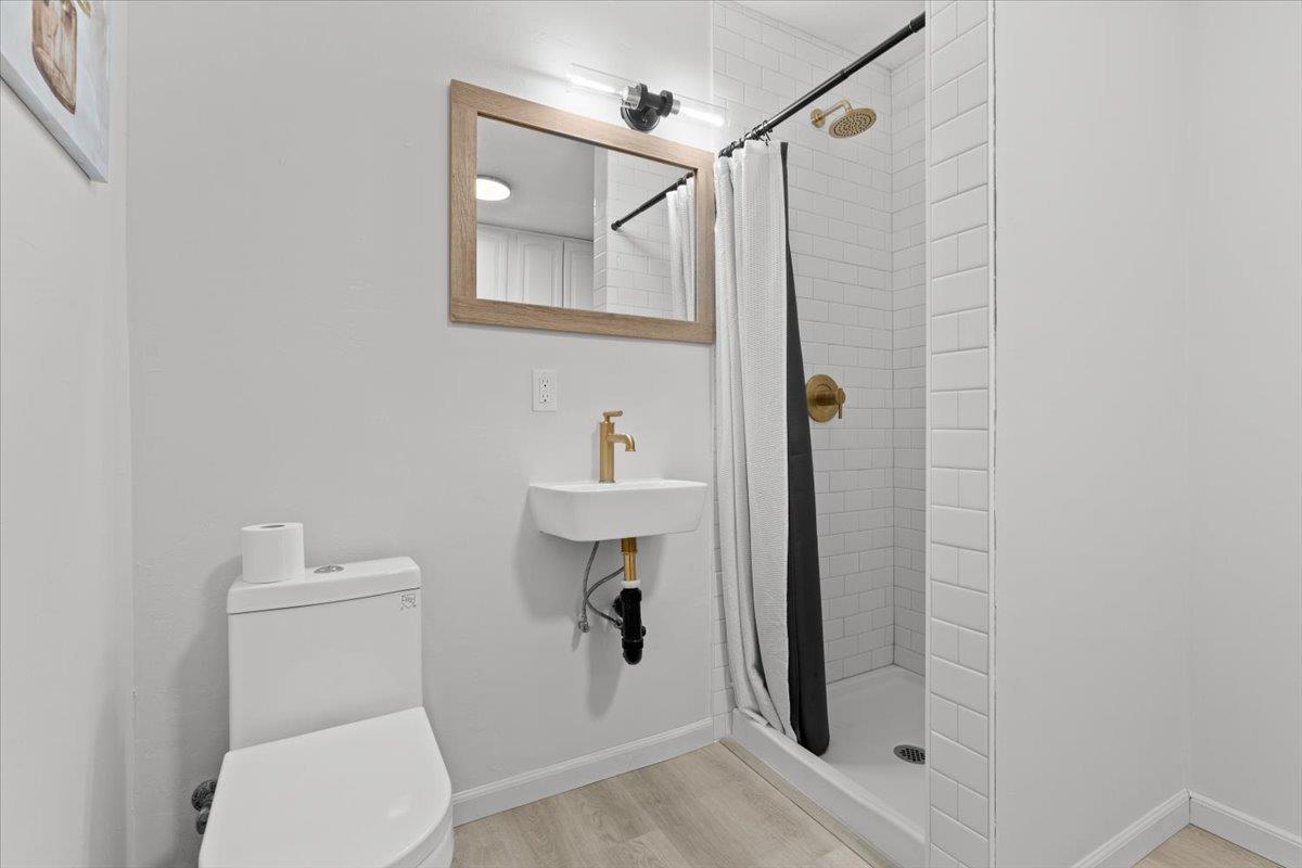 Grass Valley, California 95945, United States, 4 Bedrooms Bedrooms, ,3 BathroomsBathrooms,Residential,Active,196658