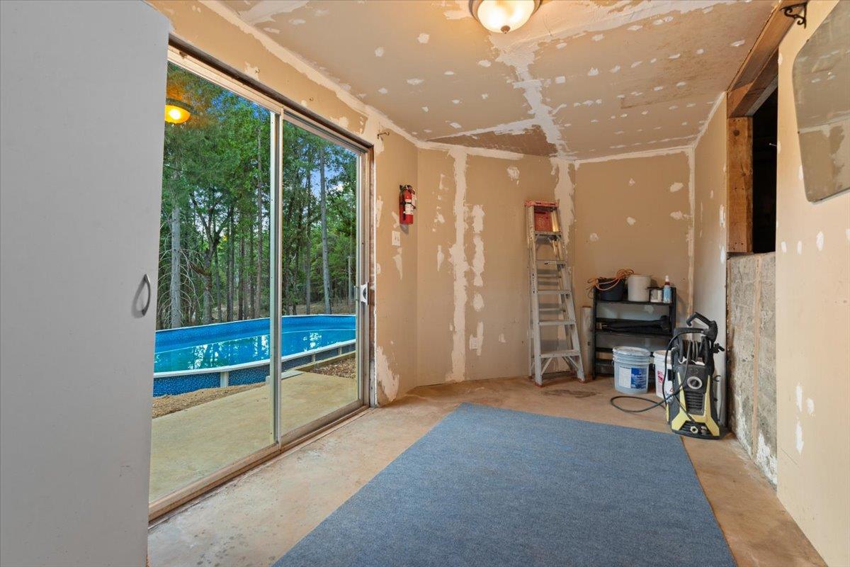 Grass Valley, California 95945, United States, 4 Bedrooms Bedrooms, ,3 BathroomsBathrooms,Residential,Active,196658