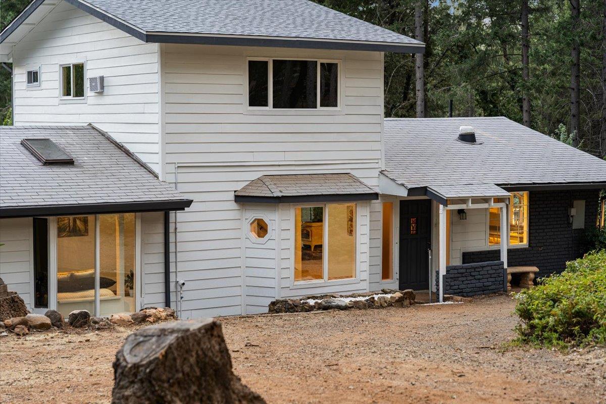 Grass Valley, California 95945, United States, 4 Bedrooms Bedrooms, ,3 BathroomsBathrooms,Residential,Active,196658