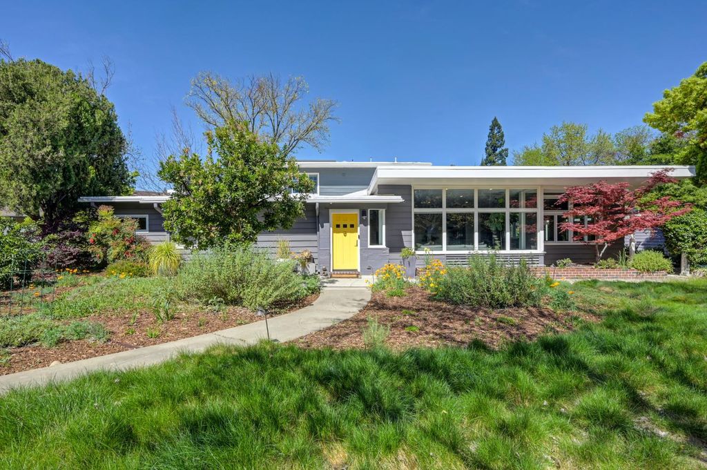 Photo of 2701 Huntington Road, Sacramento, CA 95864 (MLS # 226033141)